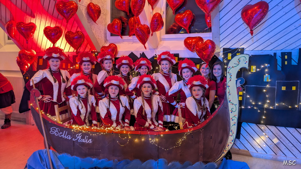 Gruppenbild Garde beim Faschingsball